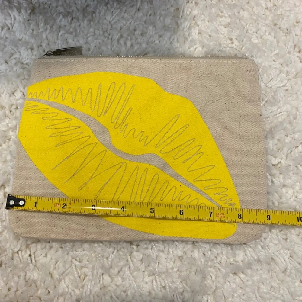 Canvas Zipper Basic Pouch. Cream/Yelow. One Size